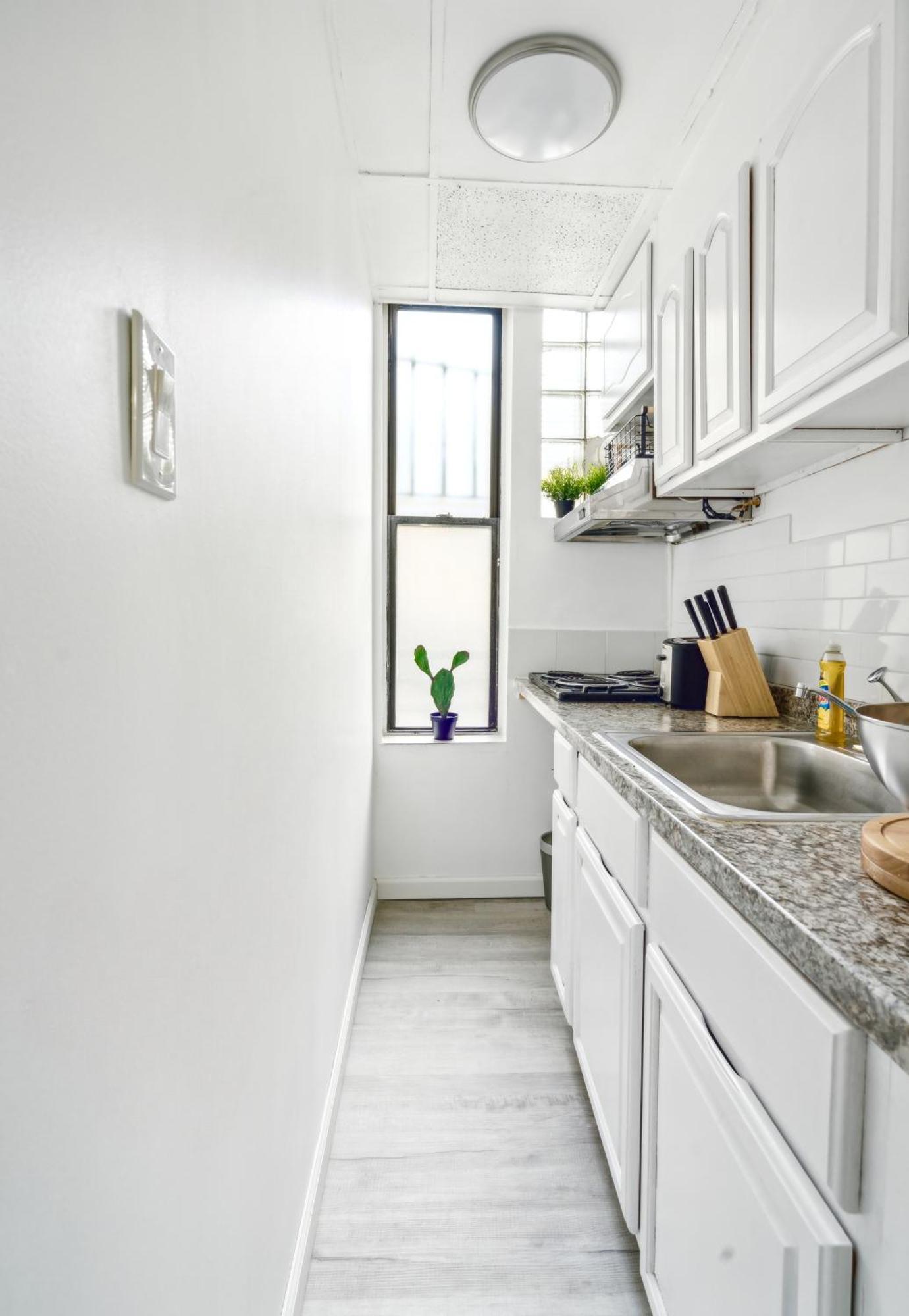2 Bedroom Cozy Central Apartment Нью-Йорк Экстерьер фото